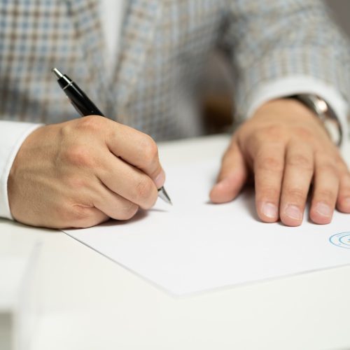 Dlaczego warto skorzystać z pomocy prawnika podczas procesu upadłości konsumenckiej?